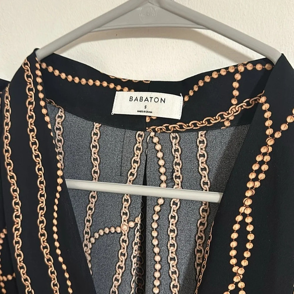 Aritzia BABATON power blouse in chain link rope print spring black gold neutral - Picture 5 of 6